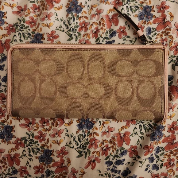 Coach Signature Canvas Zip-Around Wallet – Light Pink Trim - Picture 3 of 16